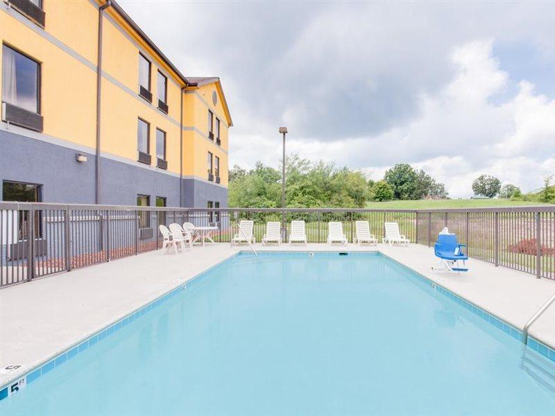 Super 8 By Wyndham Crossville Tn Exteriör bild