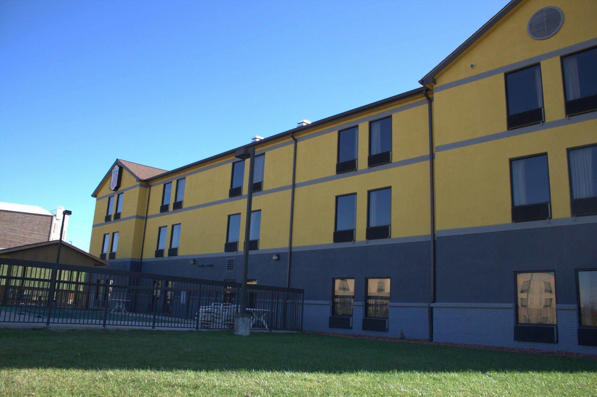 Super 8 By Wyndham Crossville Tn Exteriör bild